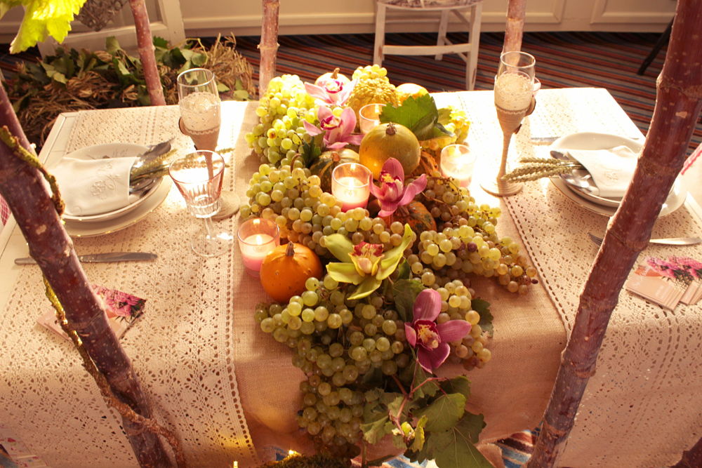 Mesa de boda con uvas